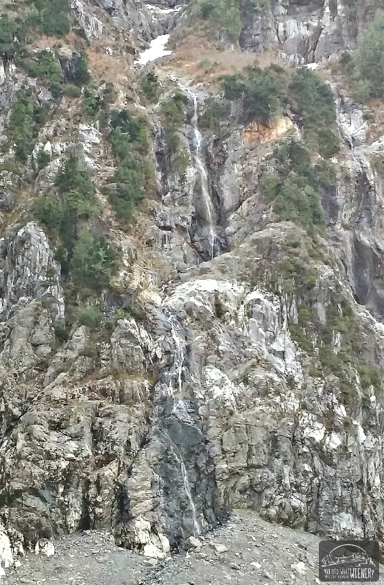 Lake Twentytwo - Waterfall on Mount Pilchuck
